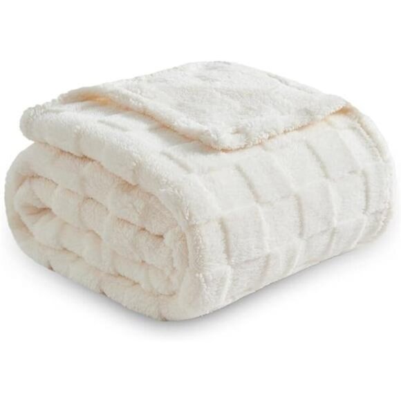 Checkered Throw Blanket, Ivory Premium Fleece 3D Throw (50"x70")) - Picture 7 of 7
